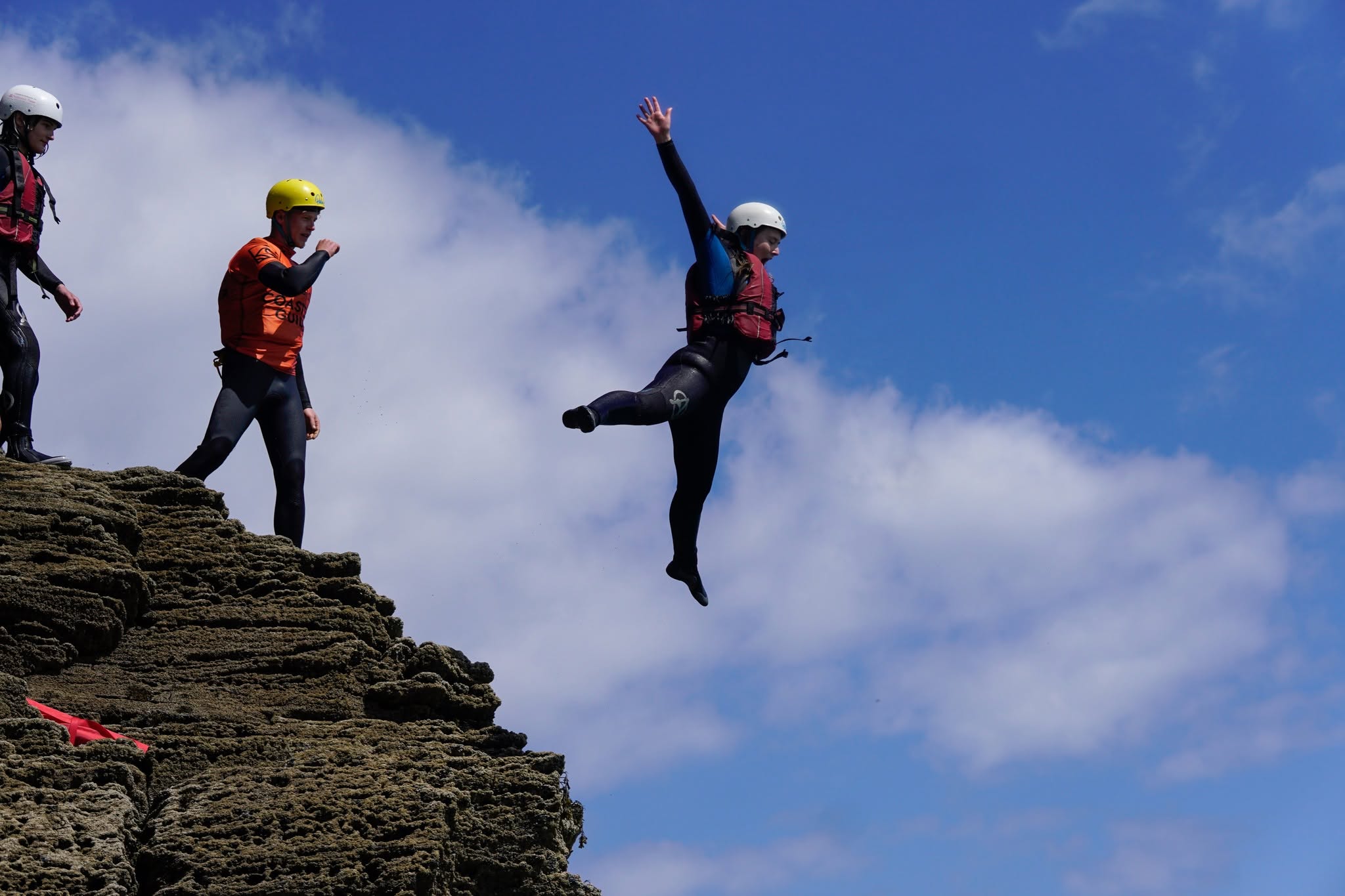 Big Blue Surf School – Expert Surf Lessons, Coasteering & Hire on Summerleaze Beach, Bude