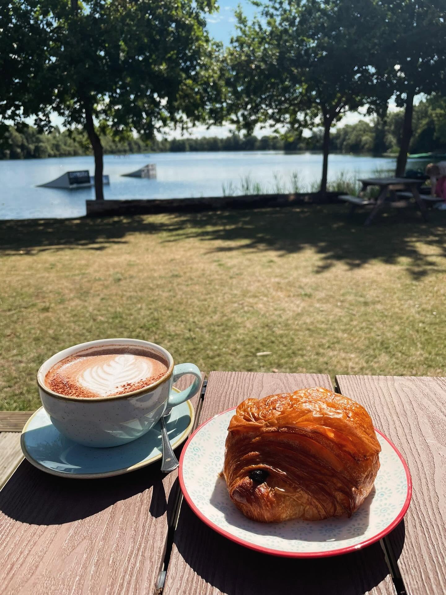 Lake Ashmore, Liquid Skillz – Wakeboarding, SUP & Open Water Swimming near Cambridge